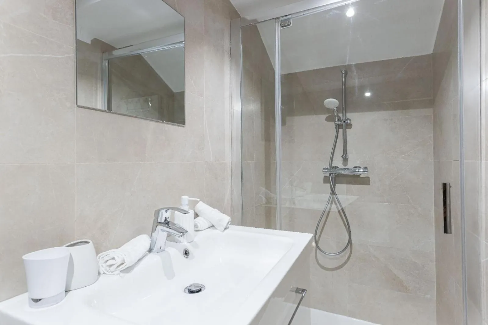 Duplex Jaures - 2 Chambres, Centre, Clim, 15Mn Du Palais&Plage Cannes